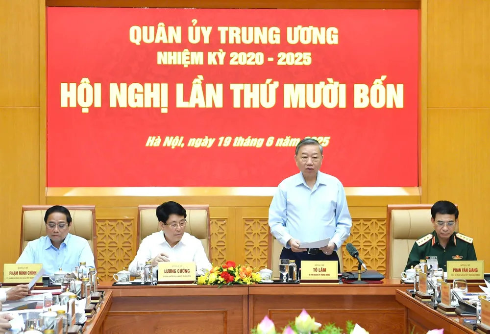 Tổng Bí thư Tô Lâm kết luận hội nghị. Ảnh: VIẾT CHUNG HN Quan uy TW 2.jpg