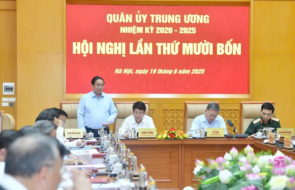 Thủ tướng Phạm Minh Chính phát biểu tại hội nghị. Ảnh: VIẾT CHUNG HN Quan uy TW 5.jpg