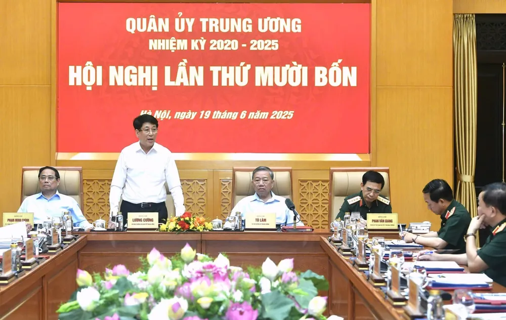Chủ tịch nước Lương Cường phát biểu tại hội nghị. Ảnh: VIẾT CHUNG HN Quan uy TW 6.jpg