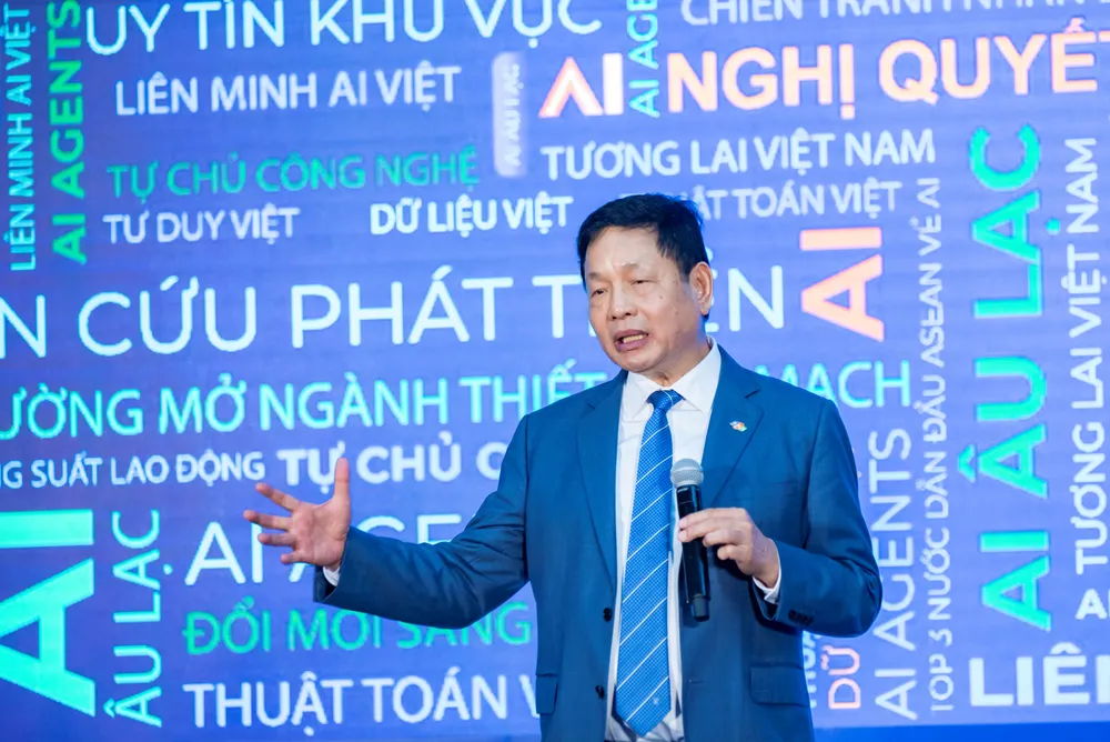 លោក Truong Gia Binh ប្រធានក្រុមប្រឹក្សាភិបាល FPT បាននិយាយនៅក្នុងពិធីនេះ។ Ra mat Lien minh Ai Au Lac 2.JPG