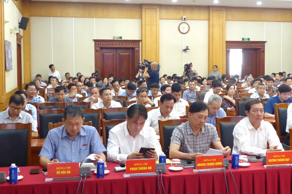 Các đại biểu dự hội nghị tại điểm cầu Văn phòng Trung ương Đảng. Ảnh: TRẦN BÌNH Anh Ban Chi dao 4.JPG