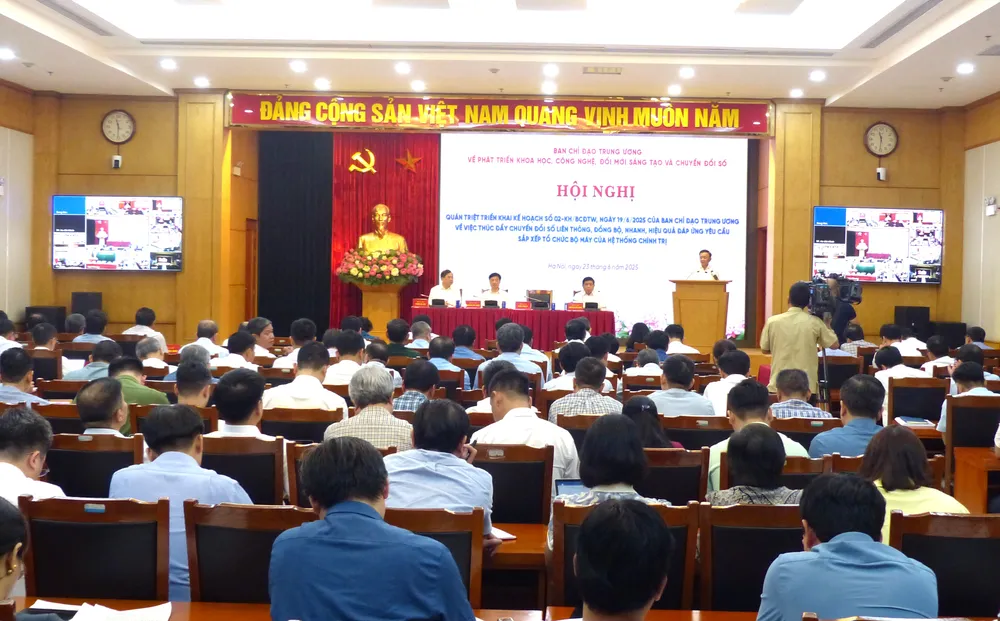 Quang cảnh hội nghị tại điểm cầu Văn phòng Trung ương Đảng. Ảnh: TRẦN BÌNH Quang canh hoi nghi 2.JPG