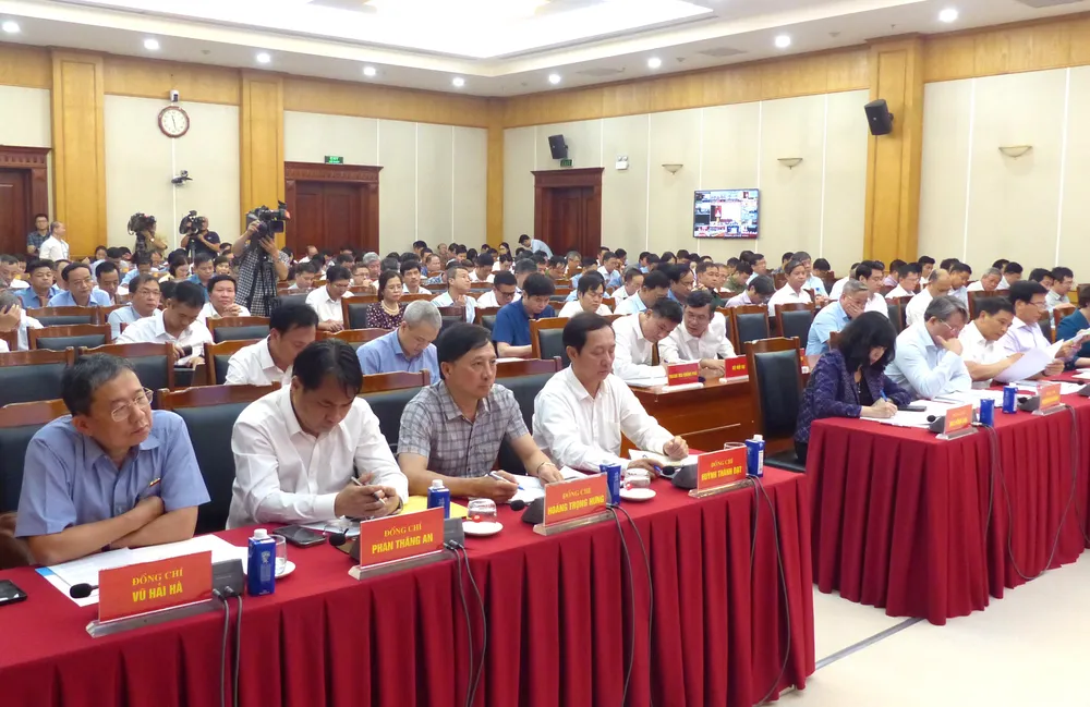 Các đại biểu dự hội nghị tại điểm cầu Văn phòng Trung ương Đảng. Ảnh: TRẦN BÌNH Quang canh hoi nghi 4.JPG