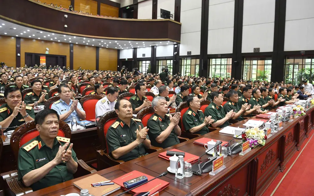 Các đại biểu dự hội nghị. Ảnh: VIẾT CHUNG Anh HN Quan chinh BQP 10.jpg