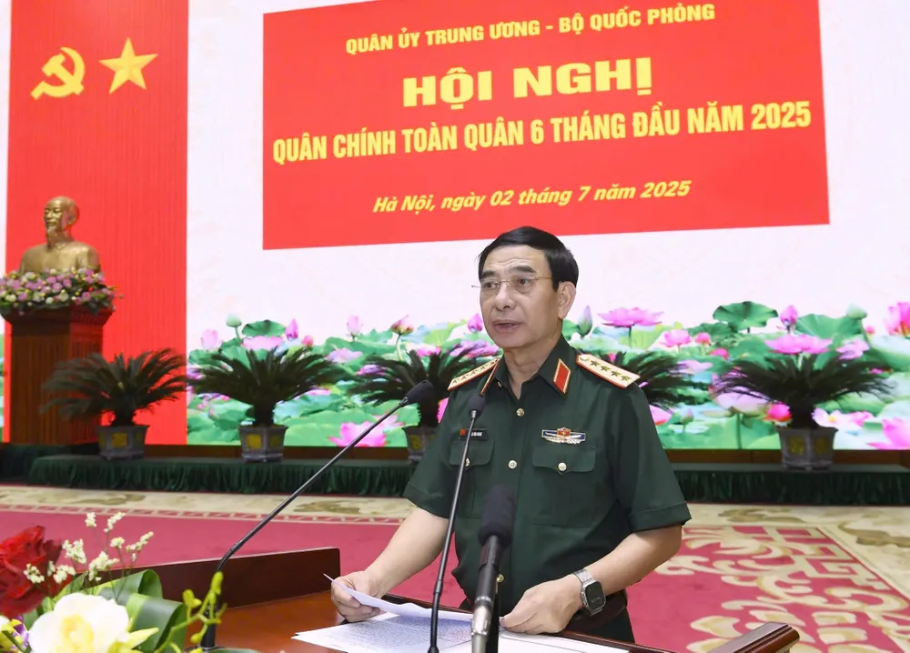 Đại tướng Phan Văn Giang phát biểu khai mạc hội nghị. Ảnh: VIẾT CHUNG Anh HN Quan chinh BQP 9.jpg