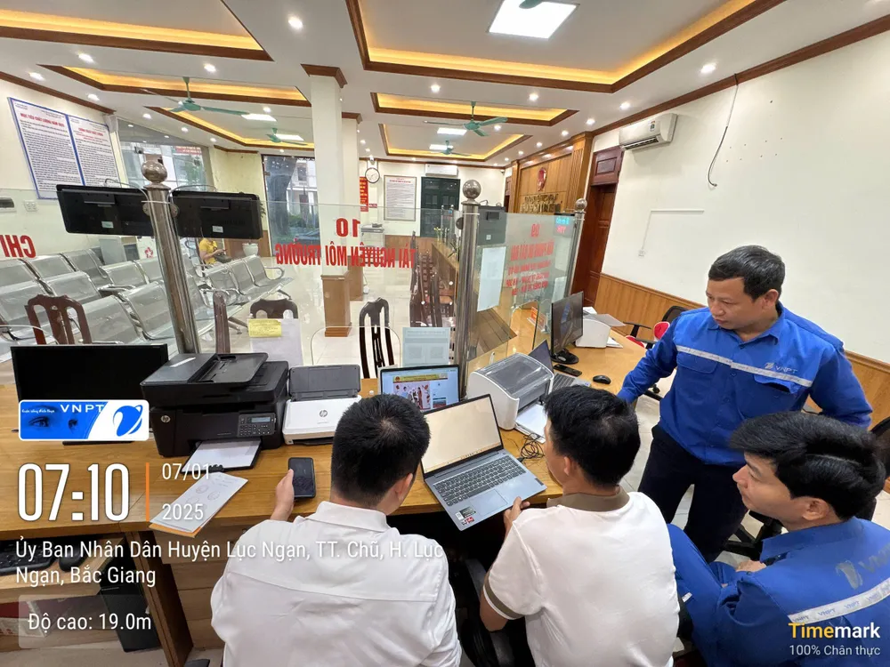 Nhân viên VNPT hỗ trợ vận hành hệ thống dịch vụ công ở xã Chũ, Bắc Giang VNPT - Xa lo so 3.jpg