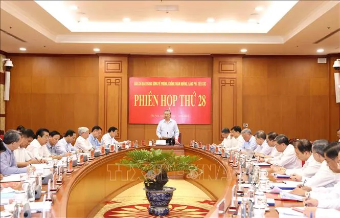 Quang cảnh phiên họp. Ảnh: TTXVN Hop Ban chi dao PCTNLPTC - TTXVN 2.jpg