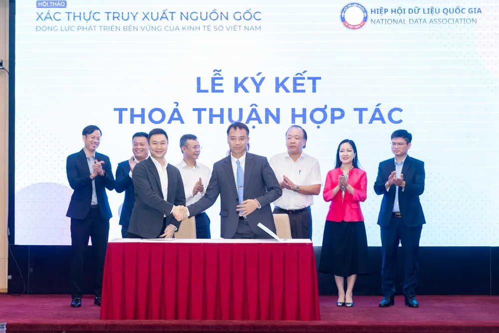 Lễ ký kết thỏa thuận hợp tác về hỗ trợ ứng dụng giải pháp NDA Trace trong định danh xác thực truy xuất nguồn gốc cho doanh nghiệp giữa Công ty CP Dược phẩm ECO và Công ty CP Tập đoàn PILA tại hội thảo Hoi thao NDA 4.jpg