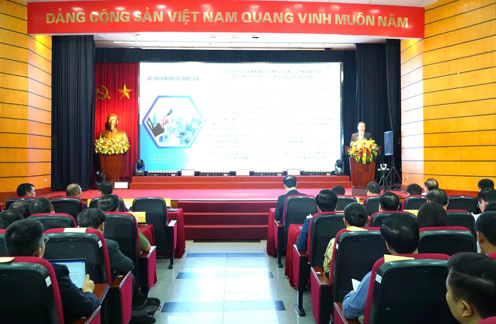 ទិដ្ឋភាពសន្និសីទ Anh HN so ket Bo KHCN 1.jpg