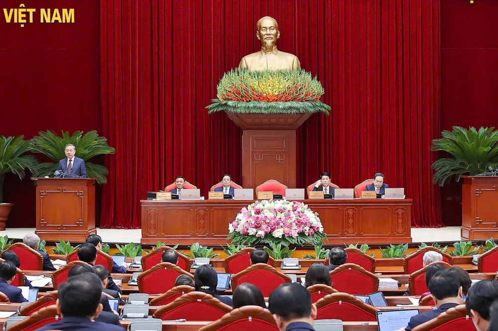 Tổng Bí thư Tô Lâm chủ trì, phát biểu khai mạc Hội nghị Trung ương 12 khóa XIII, sáng 18-7-2025. Ảnh: VIẾT CHUNG Khai mac HN Trung uong 11.jpg