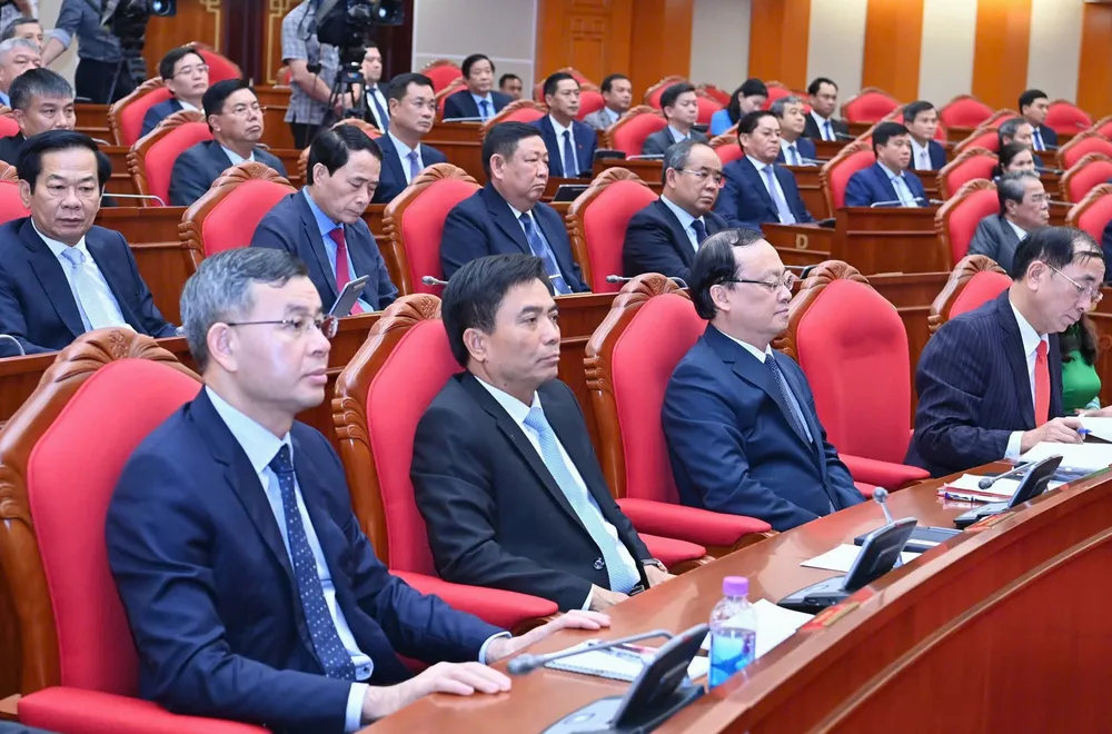 Các đại biểu dự phiên bế mạc hội nghị. Ảnh: VIẾT CHUNG Be mac HN Trung uong 6.jpg