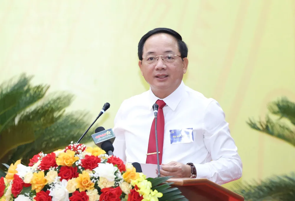 នាយឧត្តមសេនីយ៍ Trinh Van Quyet ថ្លែងសុន្ទរកថាដឹកនាំសមាជ។ រូបថត៖ QUANG PHUC Anh Vi Xuyen 3.jpg