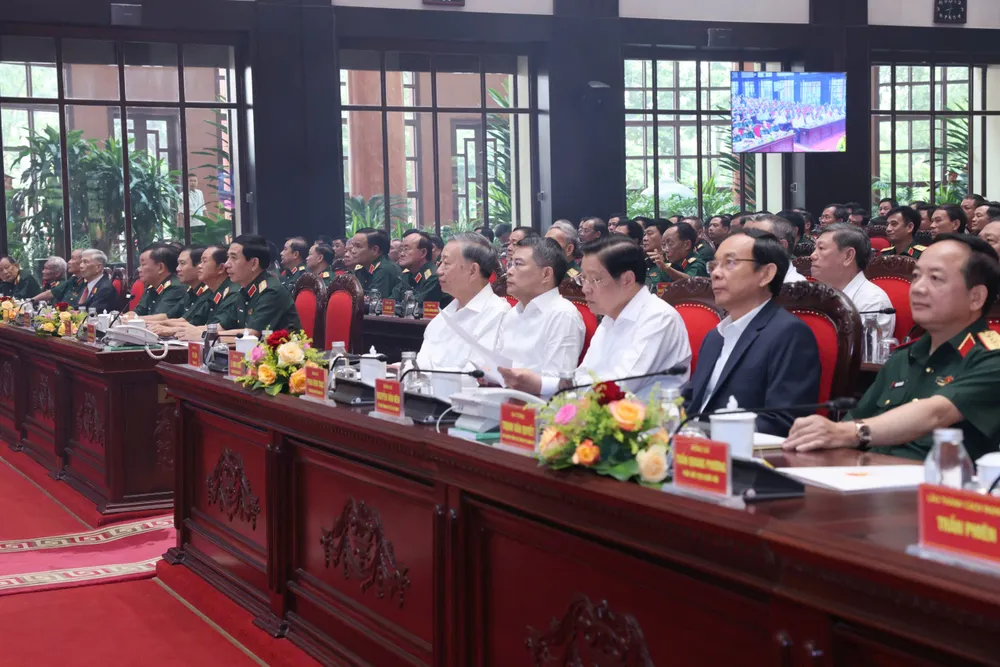 Các đại biểu tham gia chương trình. Ảnh: QUANG PHÚC Anh TBT To Lam gao mat lao thanh cach mang 6.jpg