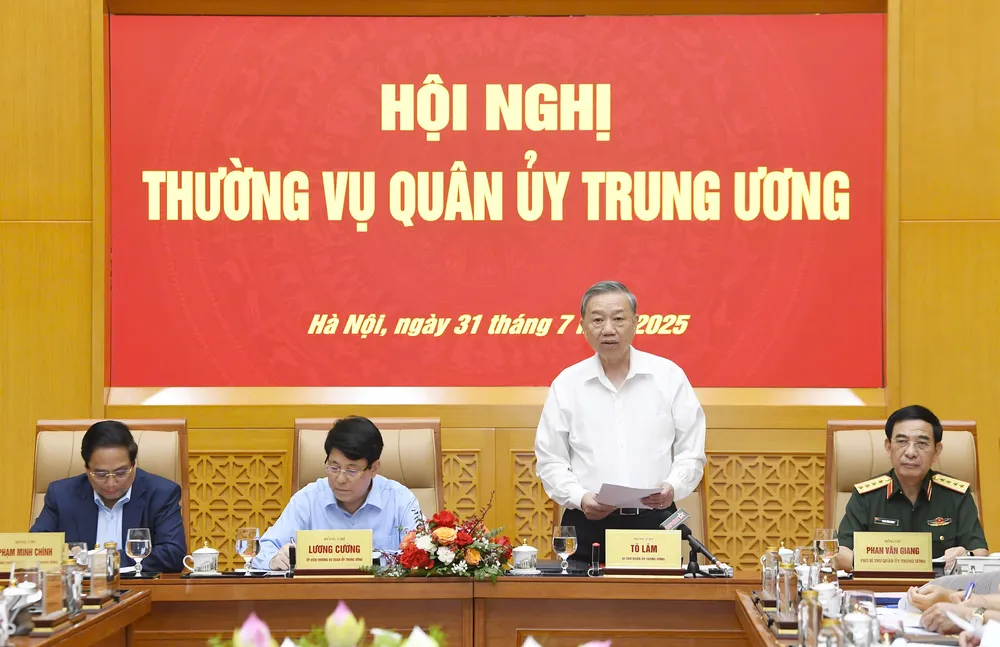 Tổng Bí thư Tô Lâm chủ trì hội nghị. Ảnh: VIẾT CHUNG Hop Thuong vu Quan uy TW 5.jpg