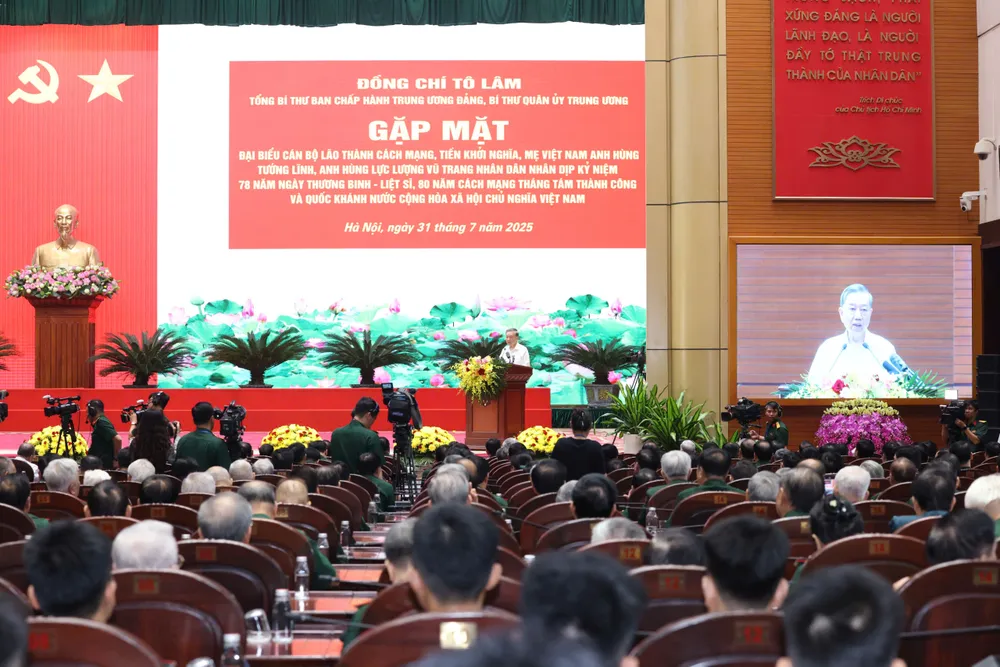 Quang cảnh hội trường Bộ Quốc phòng khi Tổng Bí thư Tô Lâm phát biểu. Ảnh: QUANG PHÚC TBT phat bieu - trao qua 1.jpg