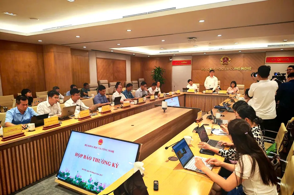 Press conference scene Hop bao Bo KHCN.jpg