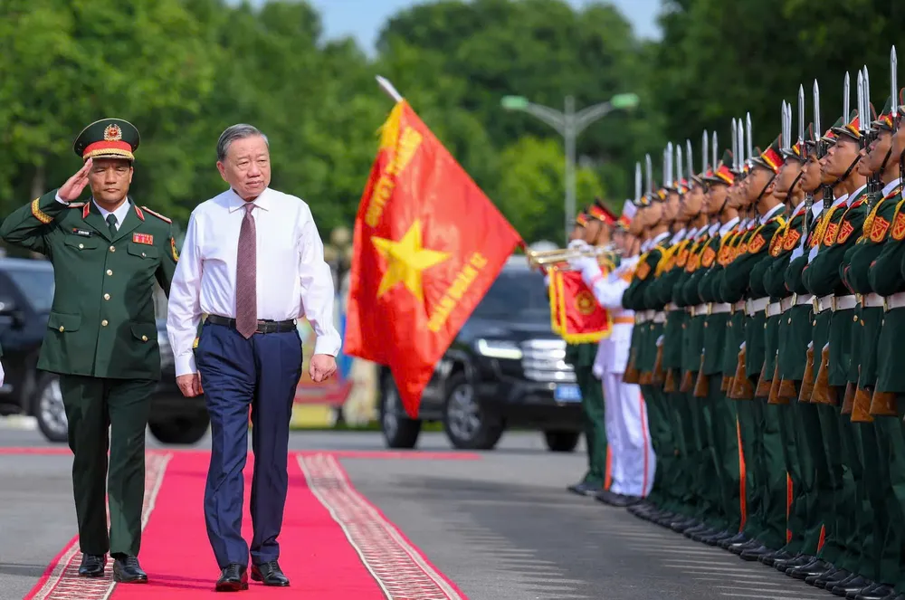 Tổng Bí thư Tô Lâm đến thăm và làm việc tại Quân đoàn 12, sáng 5-8. Ảnh: VIẾT CHUNG TBT tham Quan doan 12 BQP 1.jpg