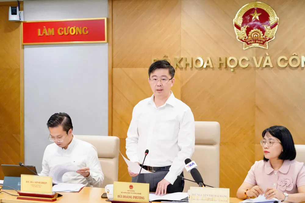 Deputy Minister Bui Hoang Phuong speaks at the press conference Thứ trưởng Bộ KH&CN Bùi Hoàng Phương.jpg