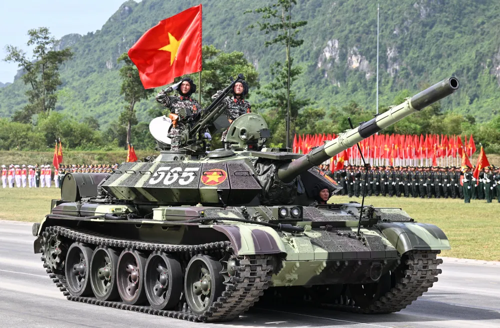 Xe tăng tham gia tổng hợp luyện. Ảnh: ĐỖ TRUNG Tong hop luyen DB-DH 1.jpg