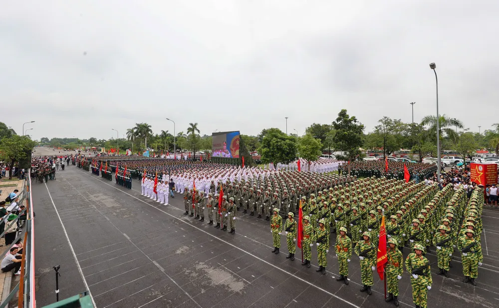 Quang cảnh buổi kiểm tra huấn luyện Anh Tong cuc Chinh tri kiem tra hop luyen 7.jpg
