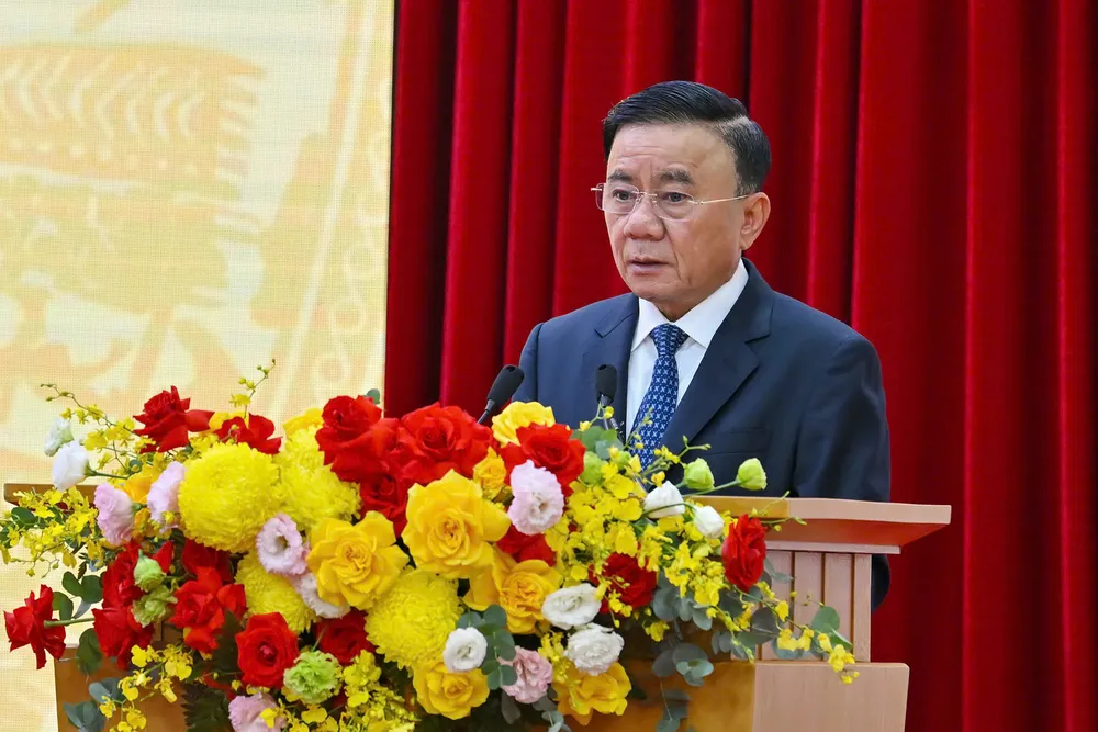 Đồng chí Trần Cẩm Tú phát biểu chỉ đạo tại đại hội. Ảnh: VIẾT CHUNG DH Dang bo Van phong TW 6.jpg