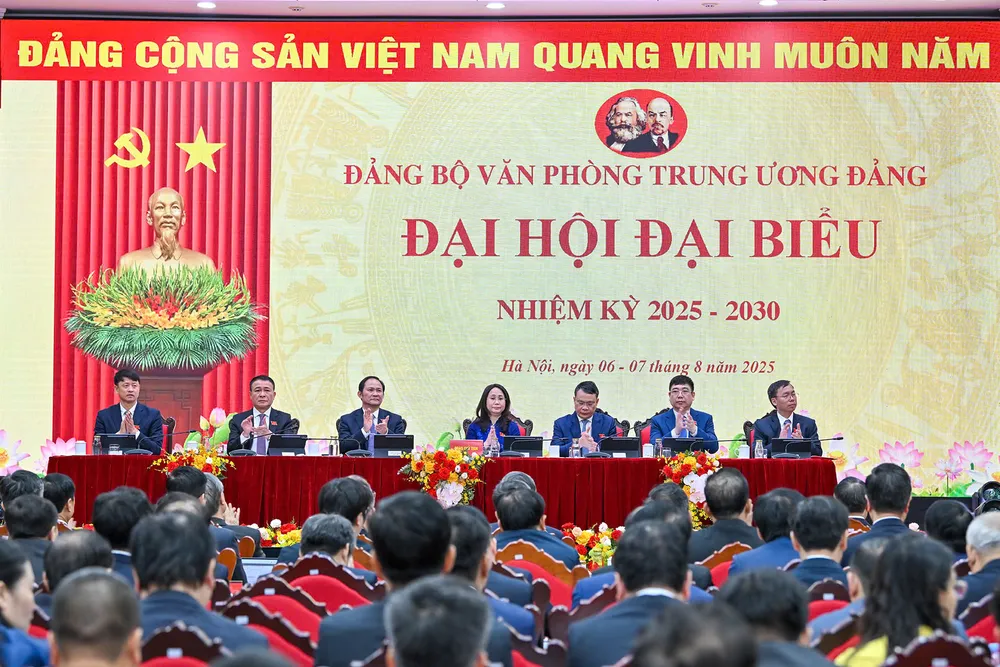 Quang cảnh đại hội. Ảnh: VIẾT CHUNG DH Dang bo Van phong TW 7.jpg