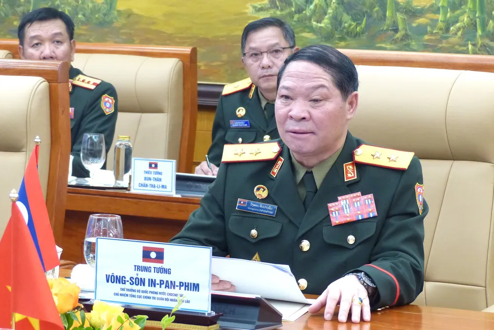 Trung tướng Vongsone Inpanphim phát biểu tại hội đàm. Ảnh: TRẦN BÌNH Hoi dam CN Tong cuc Chinh tri Lao 1.JPG