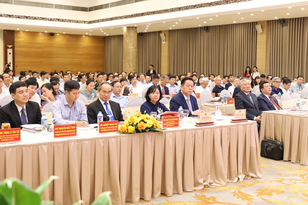 Các đại biểu dự hội thảo Anh Hoi thao CM Thang Tam 3.jpg