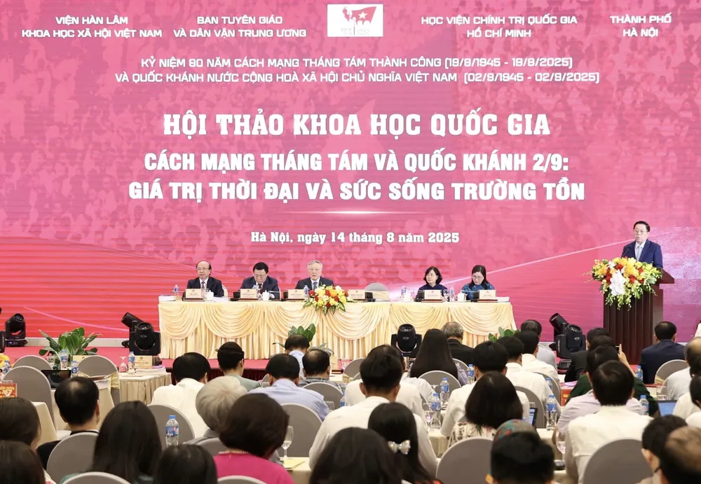 Quang cảnh hội thảo Anh Hoi thao CM Thang Tam 4.jpg