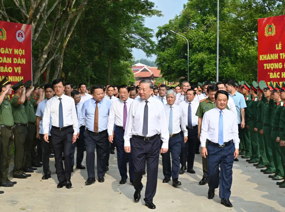 Tổng Bí thư Tô Lâm và các đại biểu đến dự sự kiện. Ảnh: VŨ KIÊN Anh Tuyen Quang 4.jpg