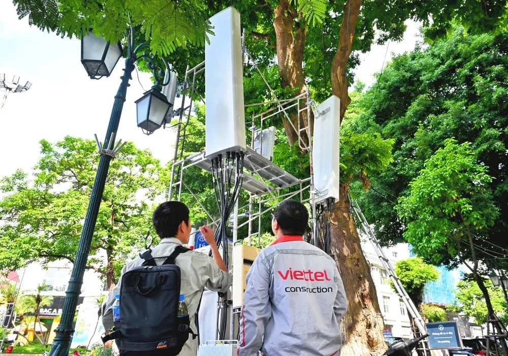 قامت شركة فيتيل بتثبيت وبث 500 محطة BTS جديدة بتقنية 5G لخدمة المهرجان الكبير Anh Viettel 5G Ha Noi 1.jpg