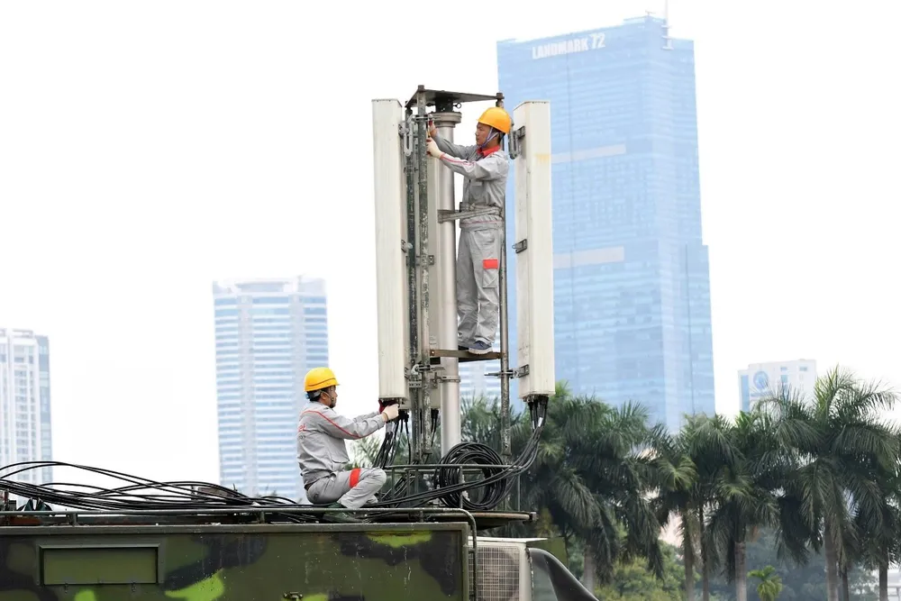 مع 1700 محطة 5G كبيرة وصغيرة، ستغطي شبكة 5G الخاصة بشركة فيتيل جميع مواقع العروض والمسيرات والأحداث التي تحتفل بالذكرى الثمانين لليوم الوطني في 2 سبتمبر. Anh Viettel 5G Ha Noi 3.jpg