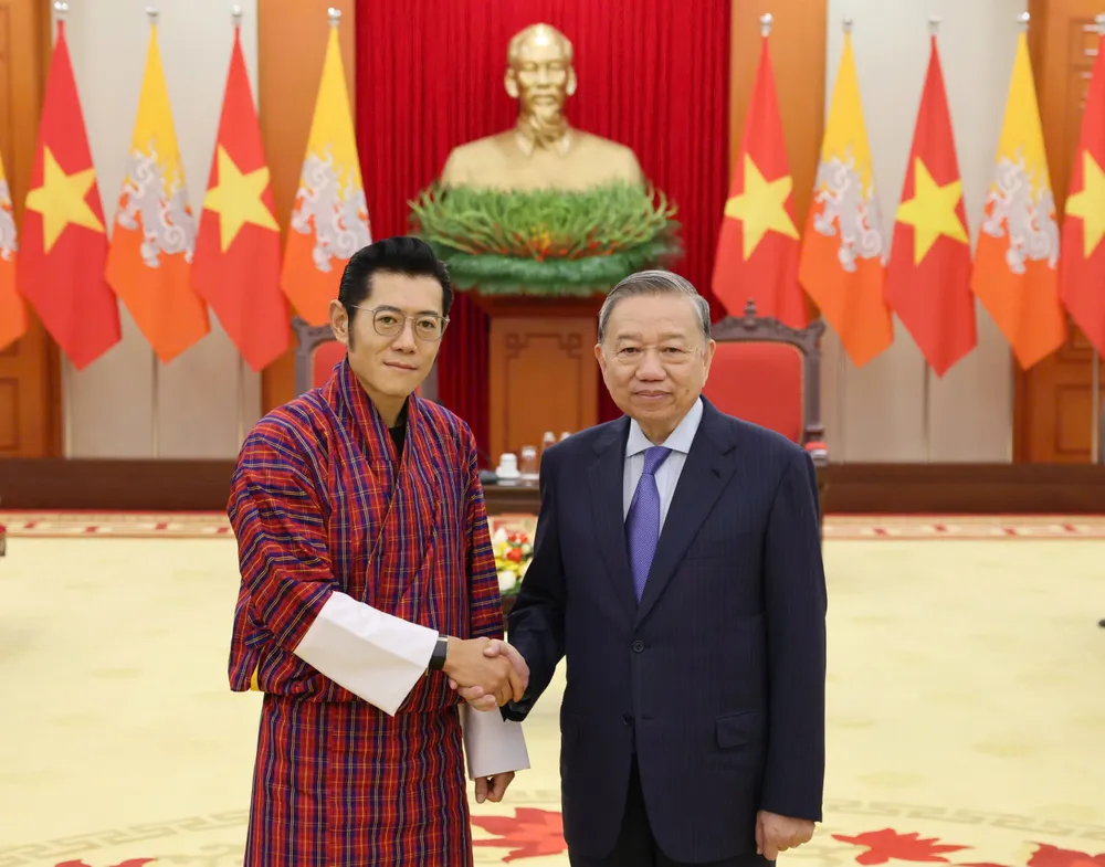 Tổng Bí thư Tô Lâm và Quốc vương Bhutan tại trụ sở Trung ương Đảng, chiều 19-8. Ảnh: QUANG PHÚC TBT tiep Quoc vuong Bhutan 2.jpg