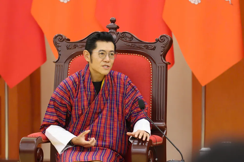 Quốc vương Bhutan trao đổi tại cuộc tiếp. Ảnh: QUANG PHÚC TBT tiep Quoc vuong Bhutan 4.jpg