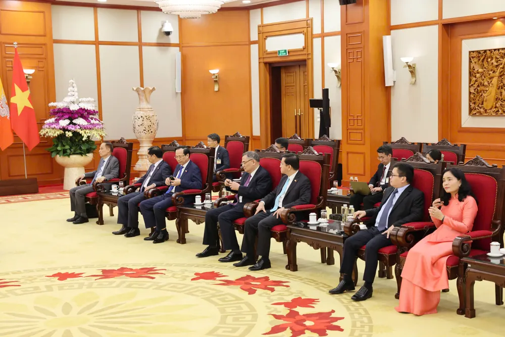 Đoàn Việt Nam tham gia cuộc tiếp. Ảnh: QUANG PHÚC TBT tiep Quoc vuong Bhutan 8.jpg