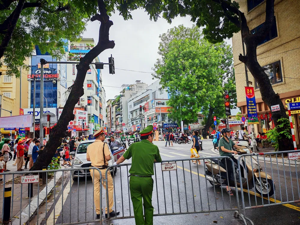 Phố Trịnh Hoài Đức giao nhau với phố Cát Linh Duong pho 1.jpg
