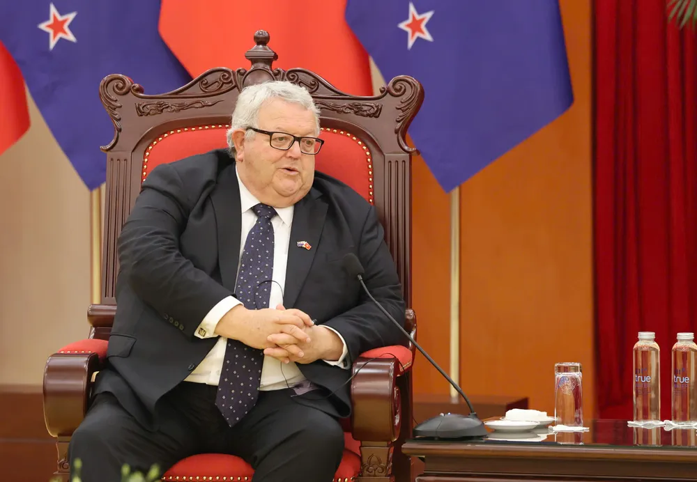 Chủ tịch Quốc hội Gerry Brownlee trao đổi tại cuộc tiếp. Ảnh: QUANG PHÚC A TBT tiep New Zealand 8.jpg
