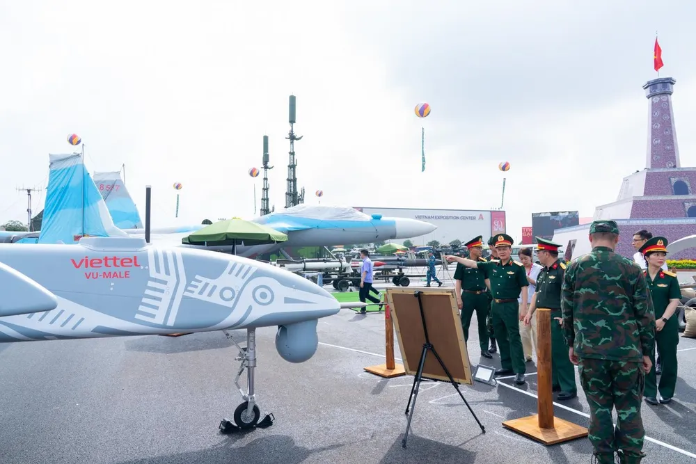UAV tam xa 1.jpg