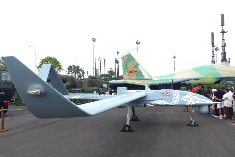 UAV đa năng, tầm xa, cấp chiến lược mang tên VU-MALE trưng bày tại triển lãm UAV tam xa 3.jpg