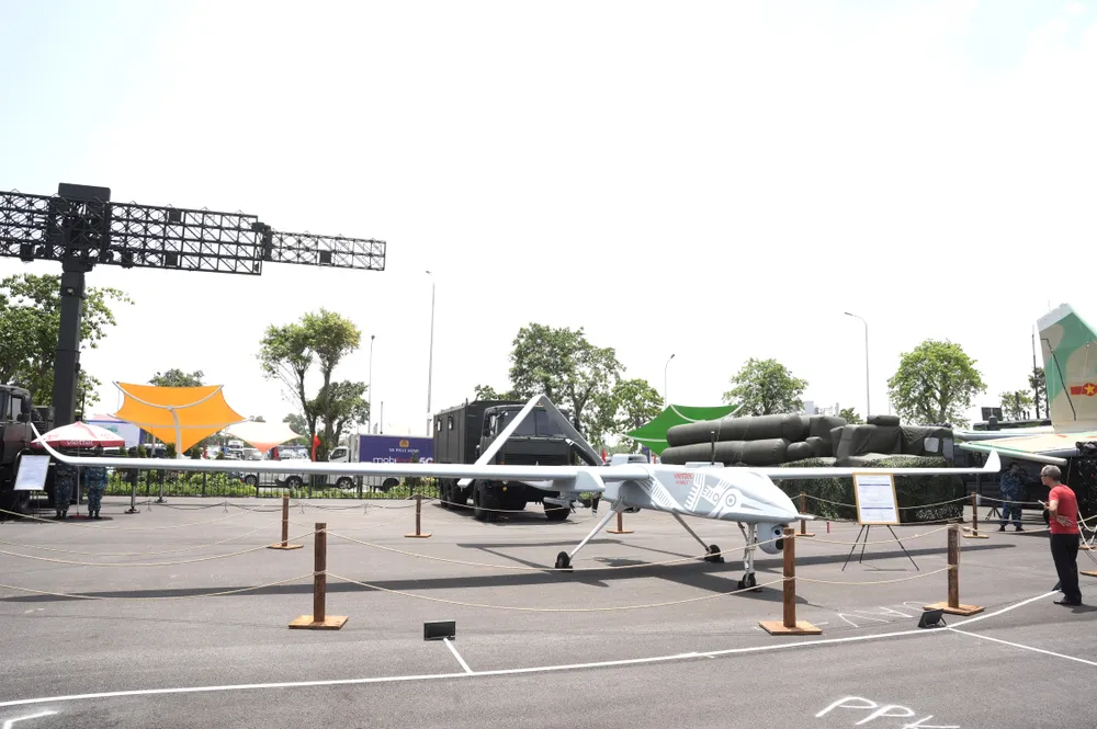 VU-MALE có sải cánh 14m, chiều dài thân 8,5m. Đây là một trong những UAV lớn nhất do Việt Nam tự nghiên cứu, thiết kế, chế tạo UAV tam xa 4.jpg