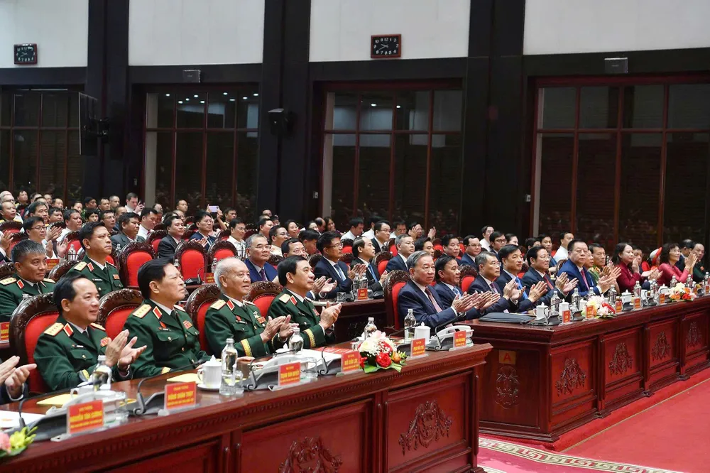 Tổng Bí thư Tô Lâm và các đại biểu tham dự buổi lễ. Ảnh: VIẾT CHUNG Anh 80 nam Bo TTTM 7.jpg