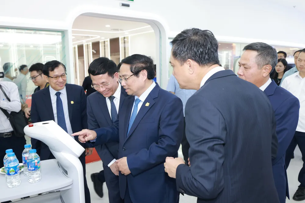 Thủ tướng Phạm Minh Chính trải nghiệm công nghệ VNPT tại sự kiện VNPT ky niem 80 nam 3.JPG