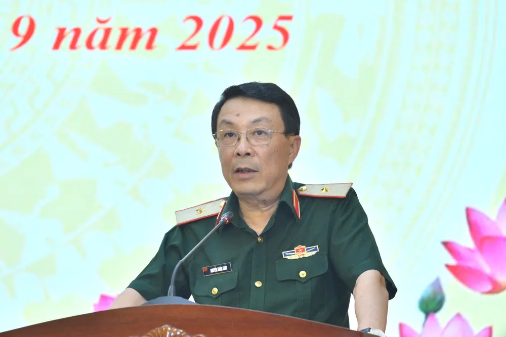 Thiếu tướng Nguyễn Xuân Thủy phát biểu tại họp báo Hop bao DH Dang bo Quan doi 1.jpg