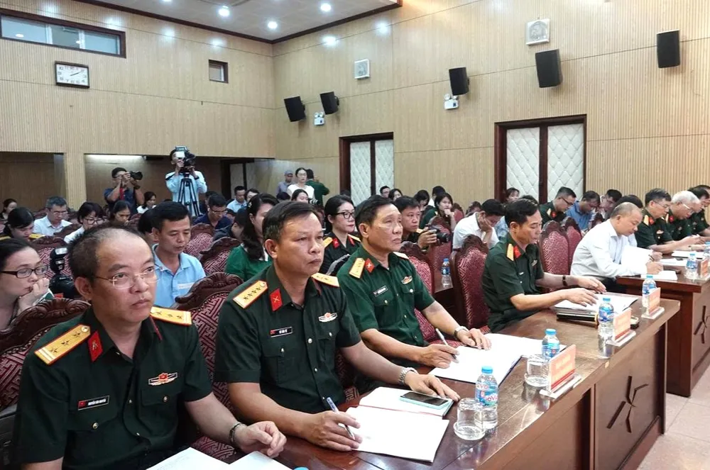 Các đại biểu dự cuộc họp báo Hop bao DH Dang bo Quan doi 3.jpg