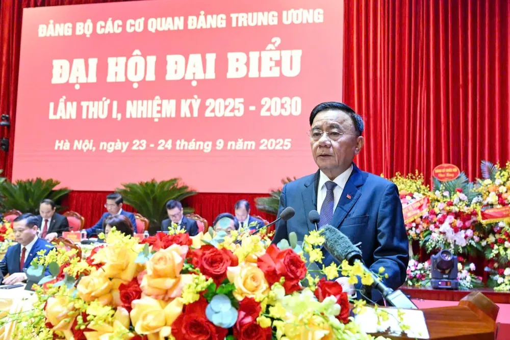 Đồng chí Trần Cẩm Tú phát biểu khai mạc đại hội. Ảnh: VIẾT CHUNG DH cac co quan Dang TW 5.jpg