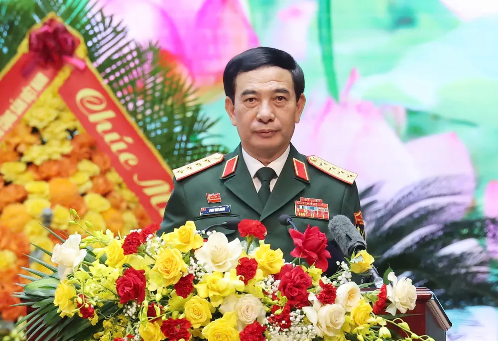 Đại tướng Phan Văn Giang phát biểu khai mạc đại hội. Ảnh: QUANG PHÚC DH Thi dua Quyet thang toan quan 19.jpg