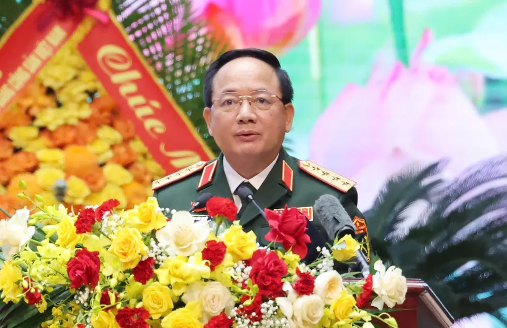 Đại tướng Trịnh Văn Quyết trình bày báo cáo tại đại hội. Ảnh: QUANG PHÚC DH Thi dua Quyet thang toan quan 20.jpg
