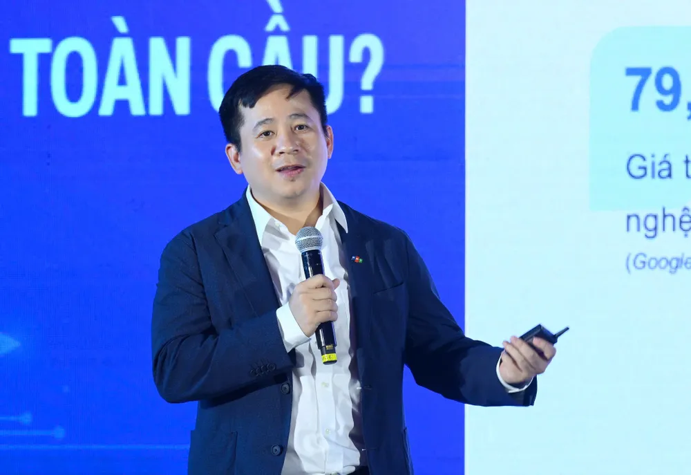 Ông Lê Hồng Việt trình bày tham luận tại AI4VN 2025 Le Hong Viet.jpg