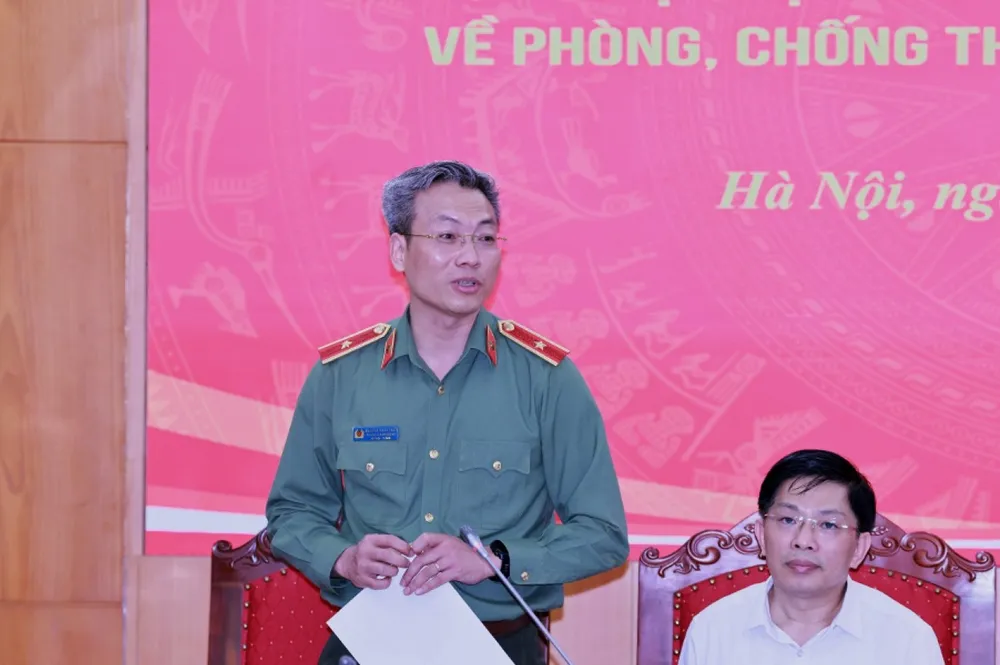 Thiếu tướng Nguyễn Quốc Toản trao đổi với báo chí tại cuộc họp. Ảnh: BNC Anh Ban Noi chinh 2.jpg