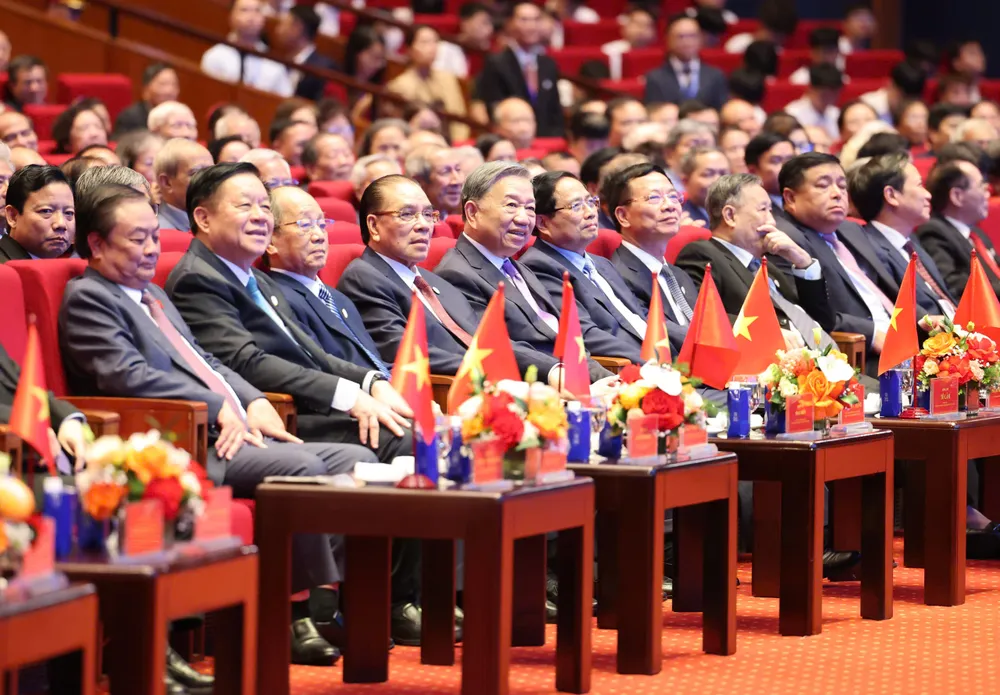 Tổng Bí thư Tô Lâm và các đại biểu tham dự buổi lễ. Ảnh QUANG PHÚC Anh Ky niem Bo KHCN 15.jpg